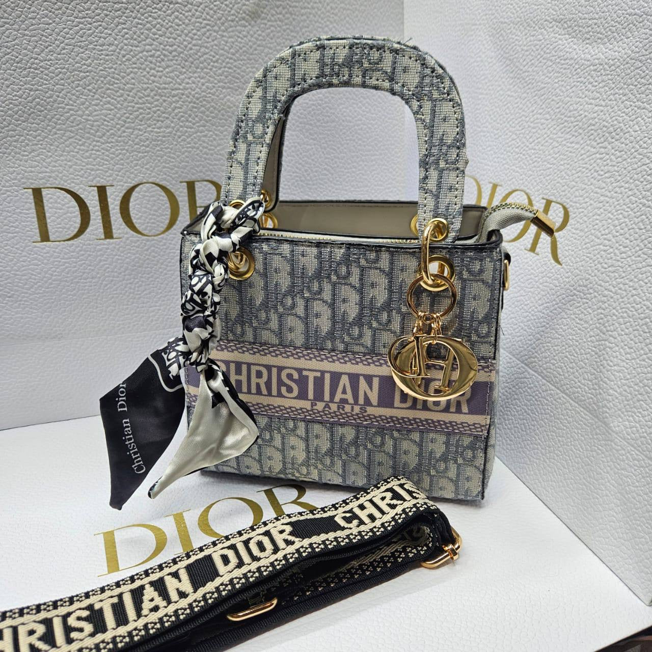 CHRISTIAN LADY DIOR
sɪᴢᴇ : 20 cm
65 dhs🇦🇪
Zain31
♥️♥️♥️