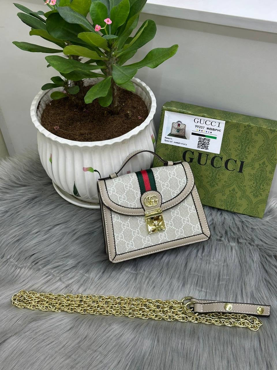 Gucci  
SIZE  ……… 18 cm 
95 dhs🇦🇪
Zain244
♥️♥️♥️