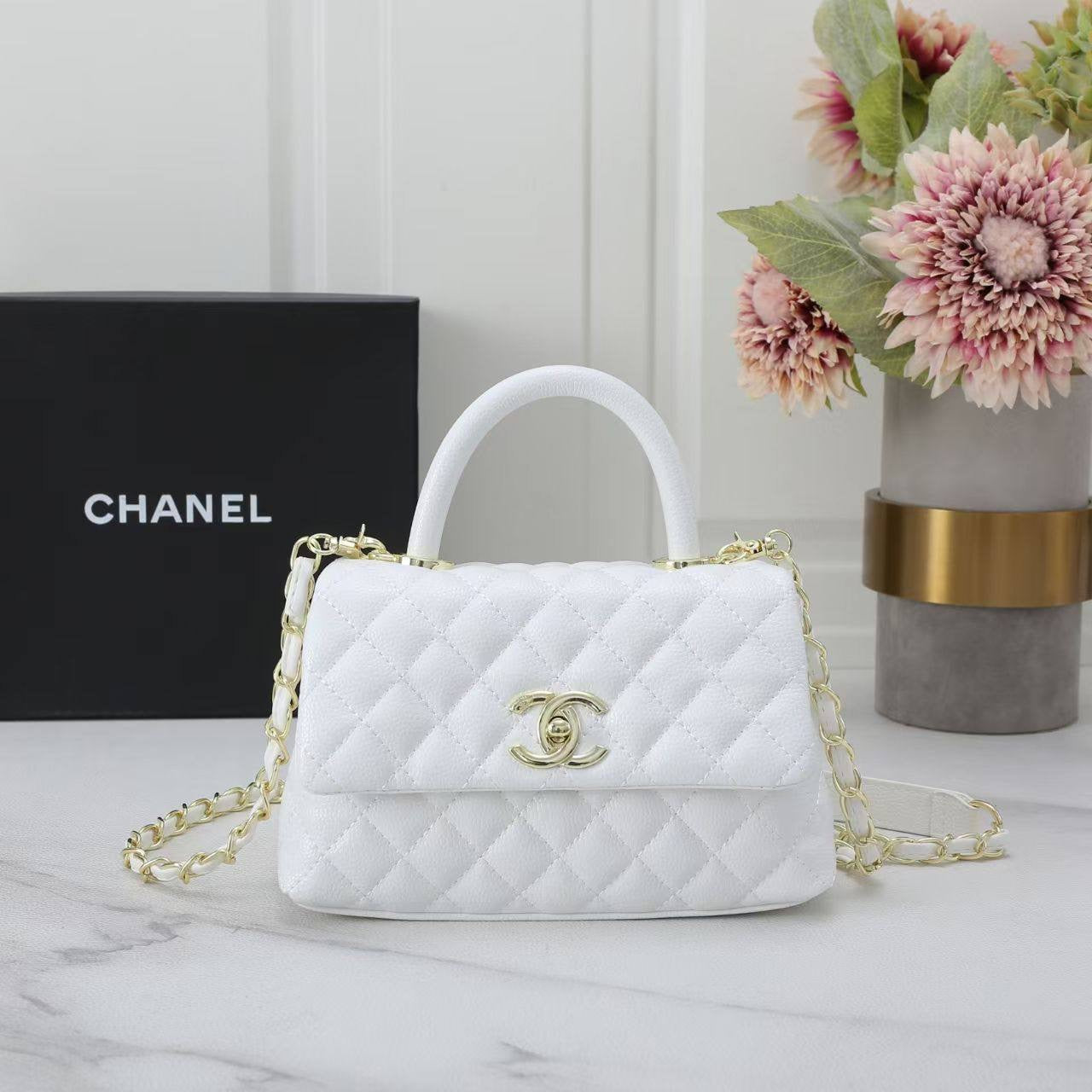 CHANEL ᴄᴏᴄᴏ
ᴛᴏᴘ ʜᴀɴᴅʟᴇ ʙᴀɢ
ᴄᴀᴠɪᴀʀ ʟᴇᴀᴛʜᴇʀ ᴍᴀᴛᴇʀɪᴀʟ
ɢᴏʟᴅ ᴄʜᴀɪɴ ʟᴇᴀᴛʜᴇʀ sᴛʀᴀᴘ
sɪᴢᴇ: 25 cm
ᴡɪᴛʜ BOX
🎁🎁🎁
95 dhs🇦🇪
Zain31
♥️♥️♥️