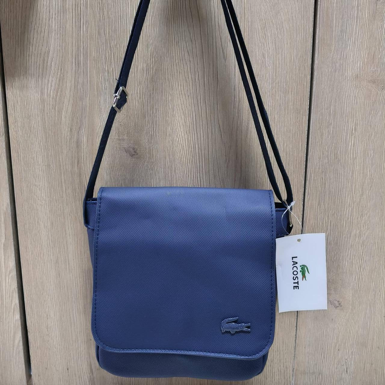 LACOSTE Bag 
GOOD quality 
40 dhs🇦🇪
Zain40
♥️♥️♥️
