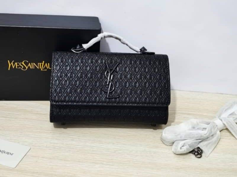 Fendi - Prada - Loewe - Gucci 
YSL - CH
90 dhs🇦🇪
high quality 
With box
🎁🎁🎁
Zain26
♥️♥️♥️