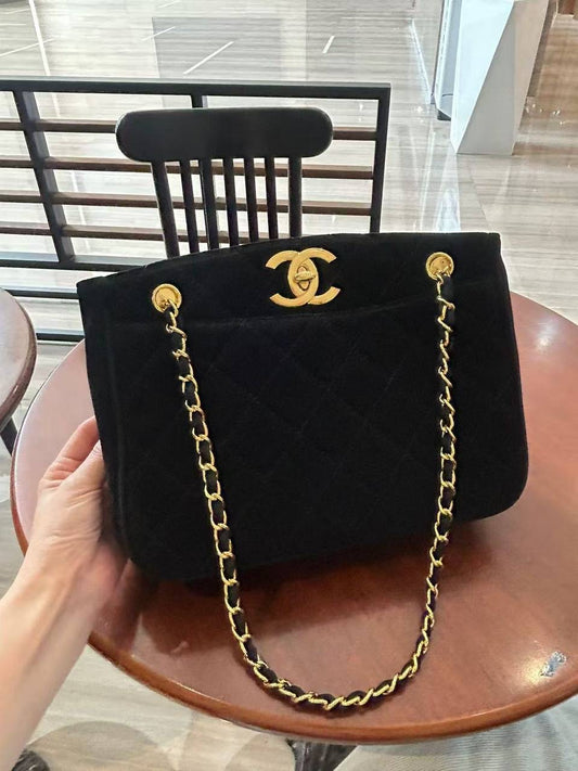 Chanel 
Master
270 dhs🇦🇪
#27.5cm
Zain228
♥️♥️♥️