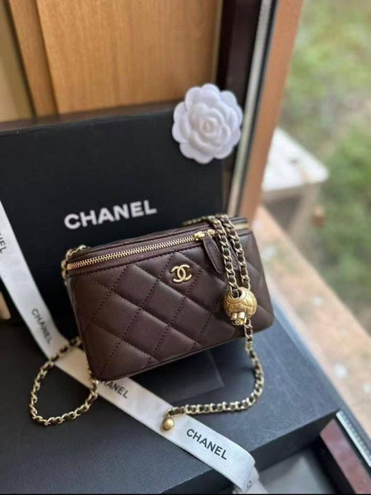 CHANEL Vanity Bag
Master quality
17Cm 
with box🎁
200 dhs🇦🇪
11Cm 
with box🎁
170 dhs🇦🇪
Zain95
♥️♥️♥️