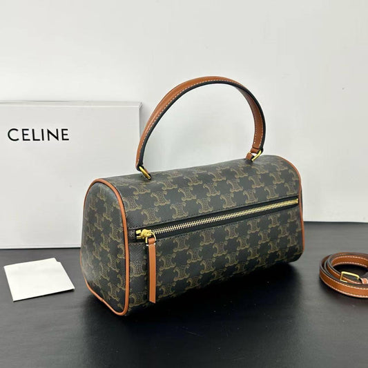 Celine Master 
220 dhs🇦🇪
#27.5cm
Zain228
♥️♥️♥️