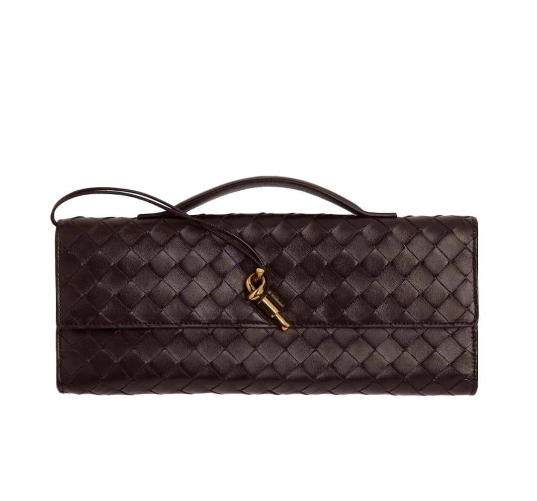 BOTTEGA
SIZE: 31*4*13cm
100 dhs🇦🇪
with box
🎁🎁🎁
Zain254
♥️♥️♥️