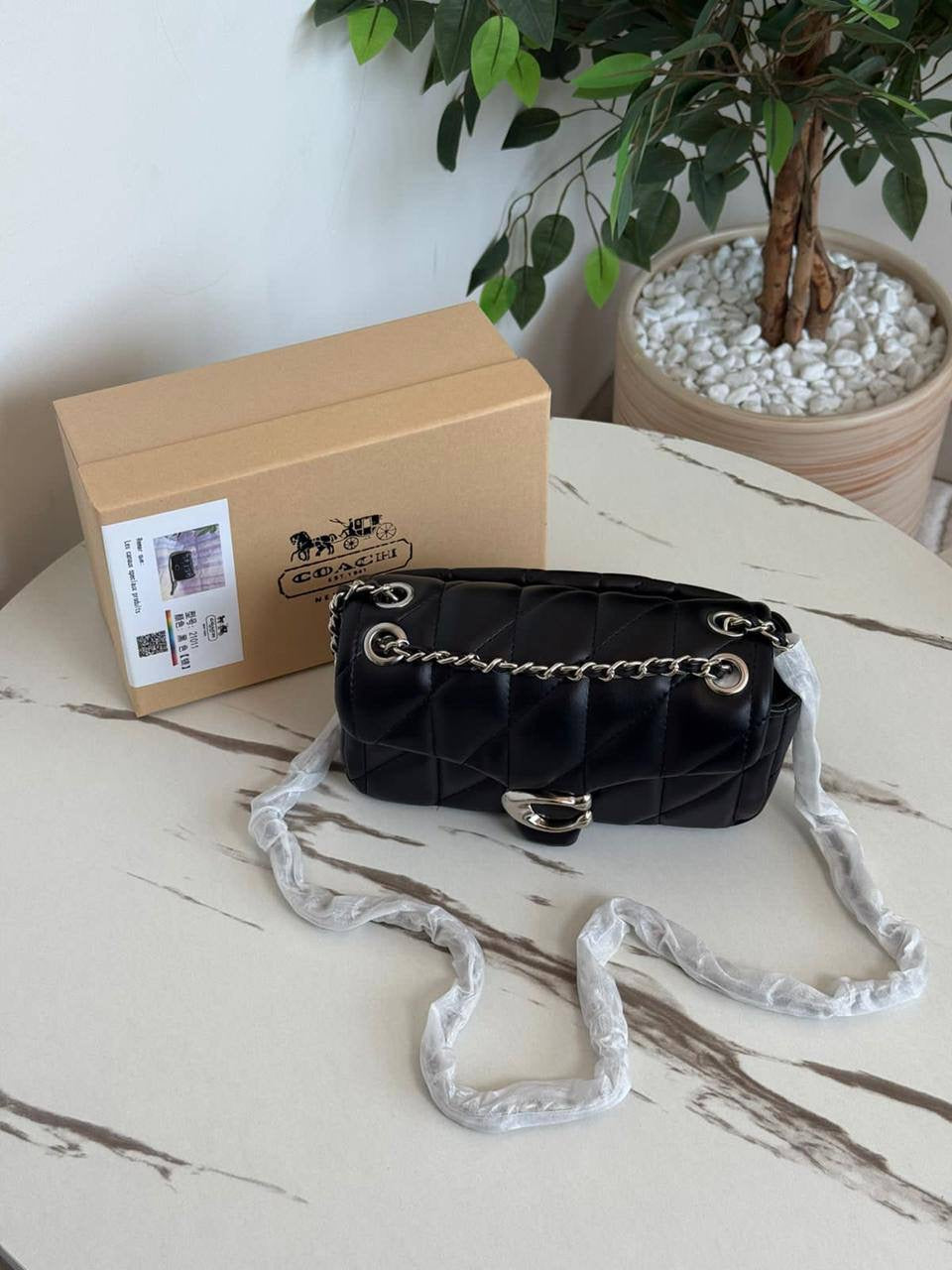 Coach
Best quality 
with box’s 
🎁🎁🎁
95 dhs🇦🇪
size 20 cm
Zain158
♥️♥️♥️