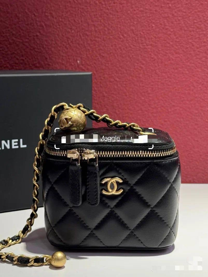 Chanel mini
Size :10 * 8 cm
95 dhs🇦🇪
with box 🎁
Zain115
♥️♥️♥️