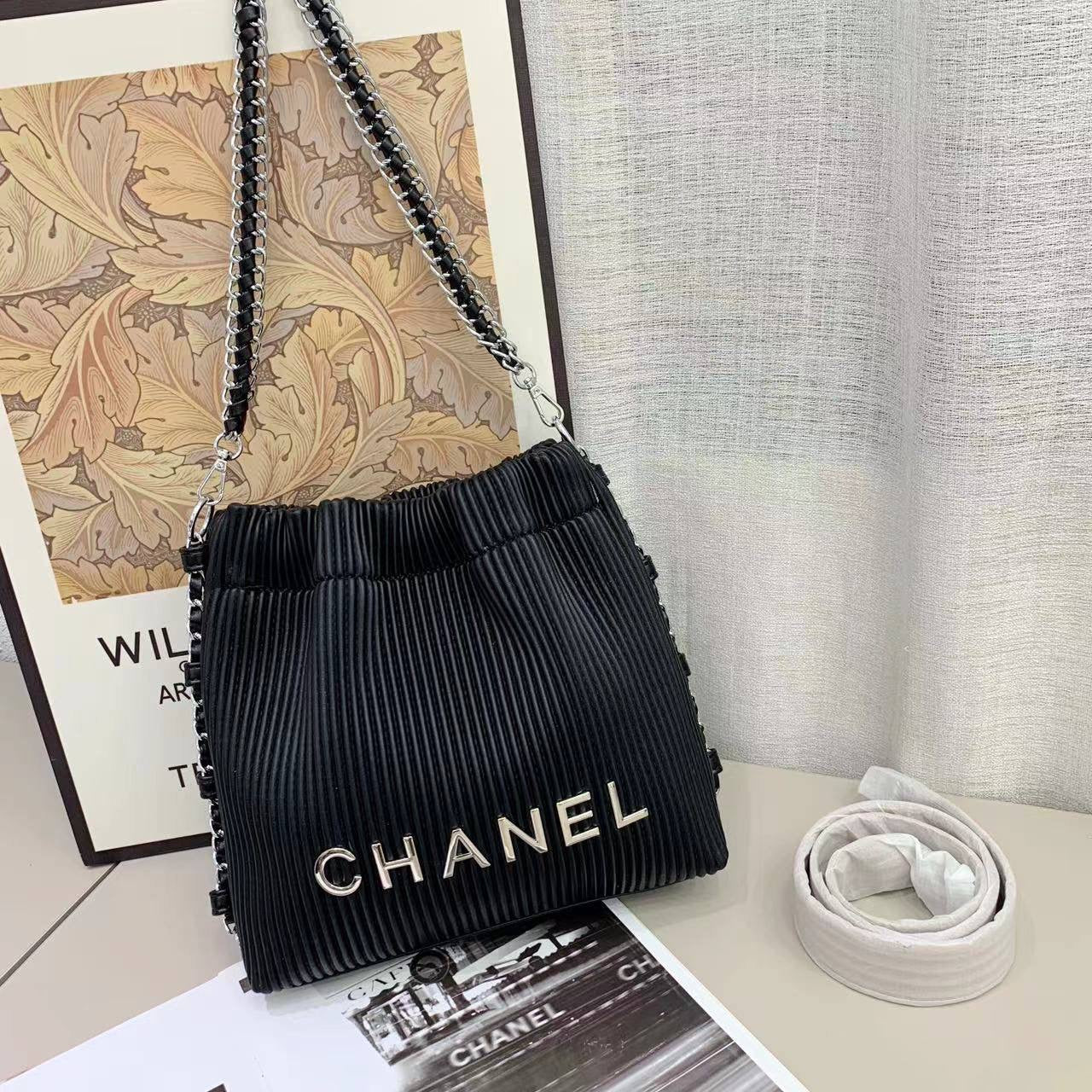 Chanel
with box
🎁🎁🎁
105 dhs🇦🇪
Zain143
♥️♥️♥️