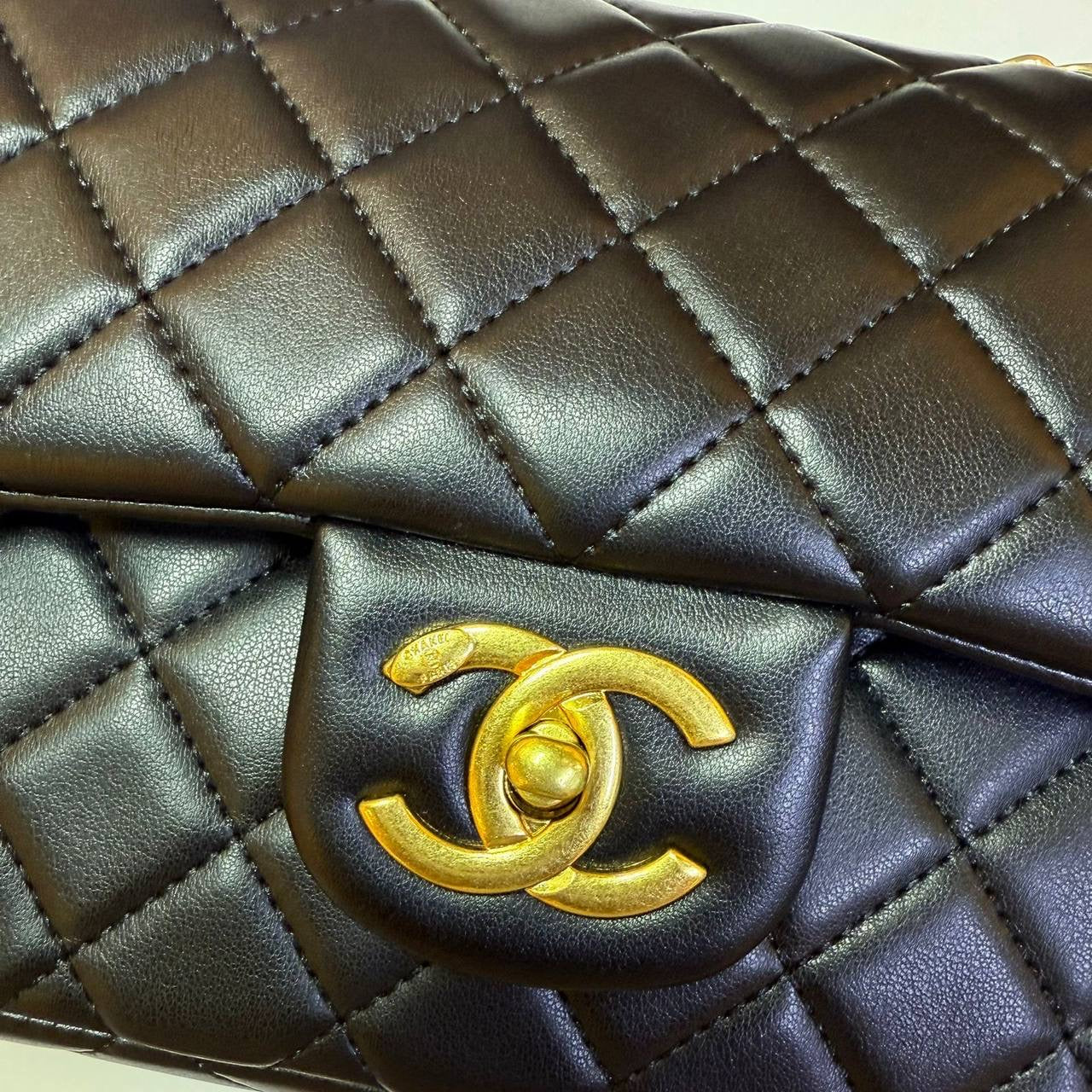 CHANEL 
GOOD QUALITY 
WITH BOX 
🎁🎁🎁
110 dhs🇦🇪
Zain39
♥️♥️♥️