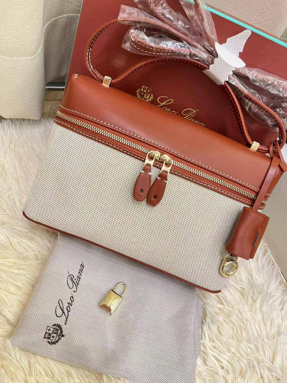 Loro Piana
95 dhs🇦🇪
with box
🎁🎁🎁
Zain143
♥️♥️♥️