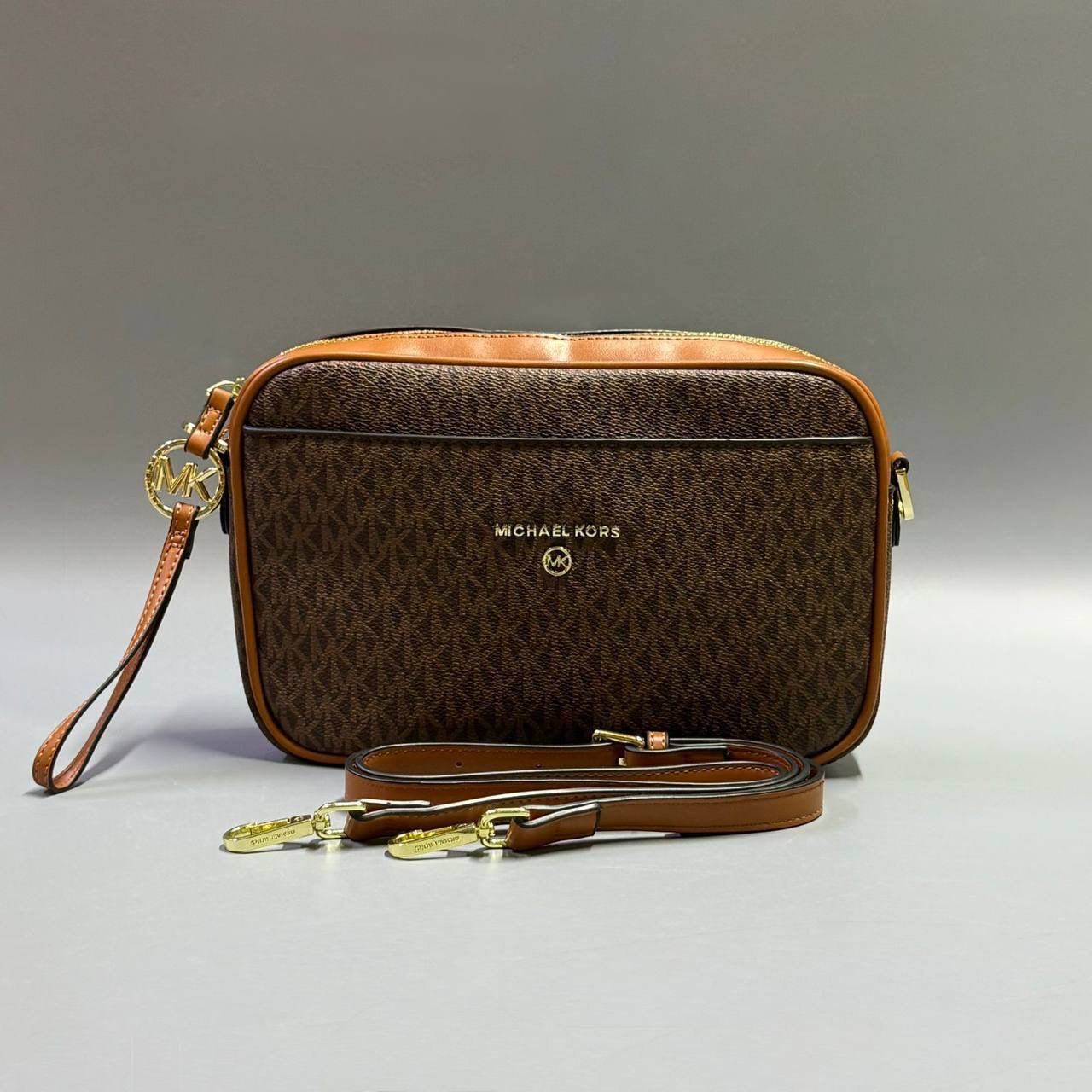 MK 
NEW CAME GOOD QUALITY  
80 dhs🇦🇪
SIZE: 25cm
Zain39
♥️♥️♥️