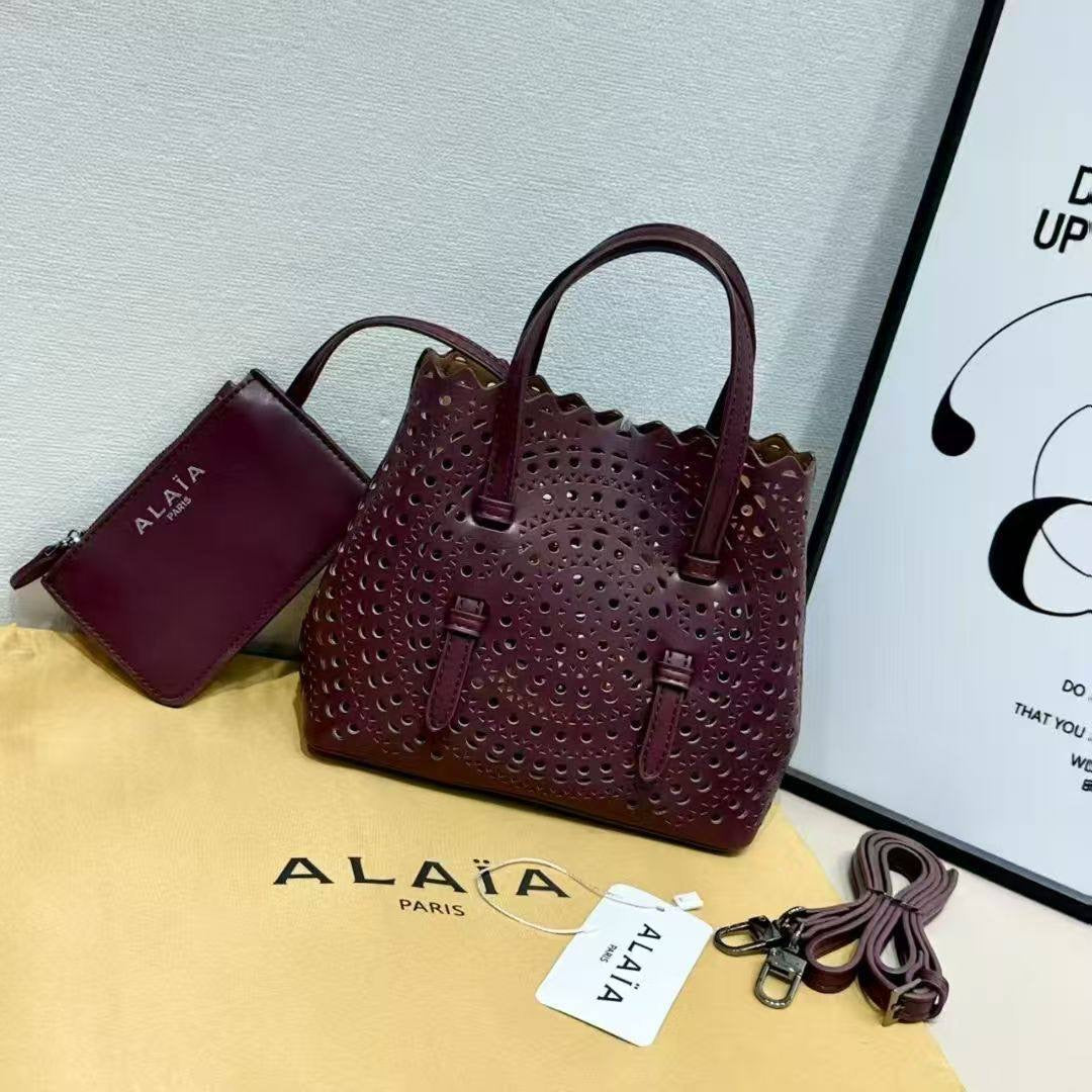 Alaia
With box 
🎁🎁🎁
95 dhs🇦🇪
Zain143
♥️♥️♥️