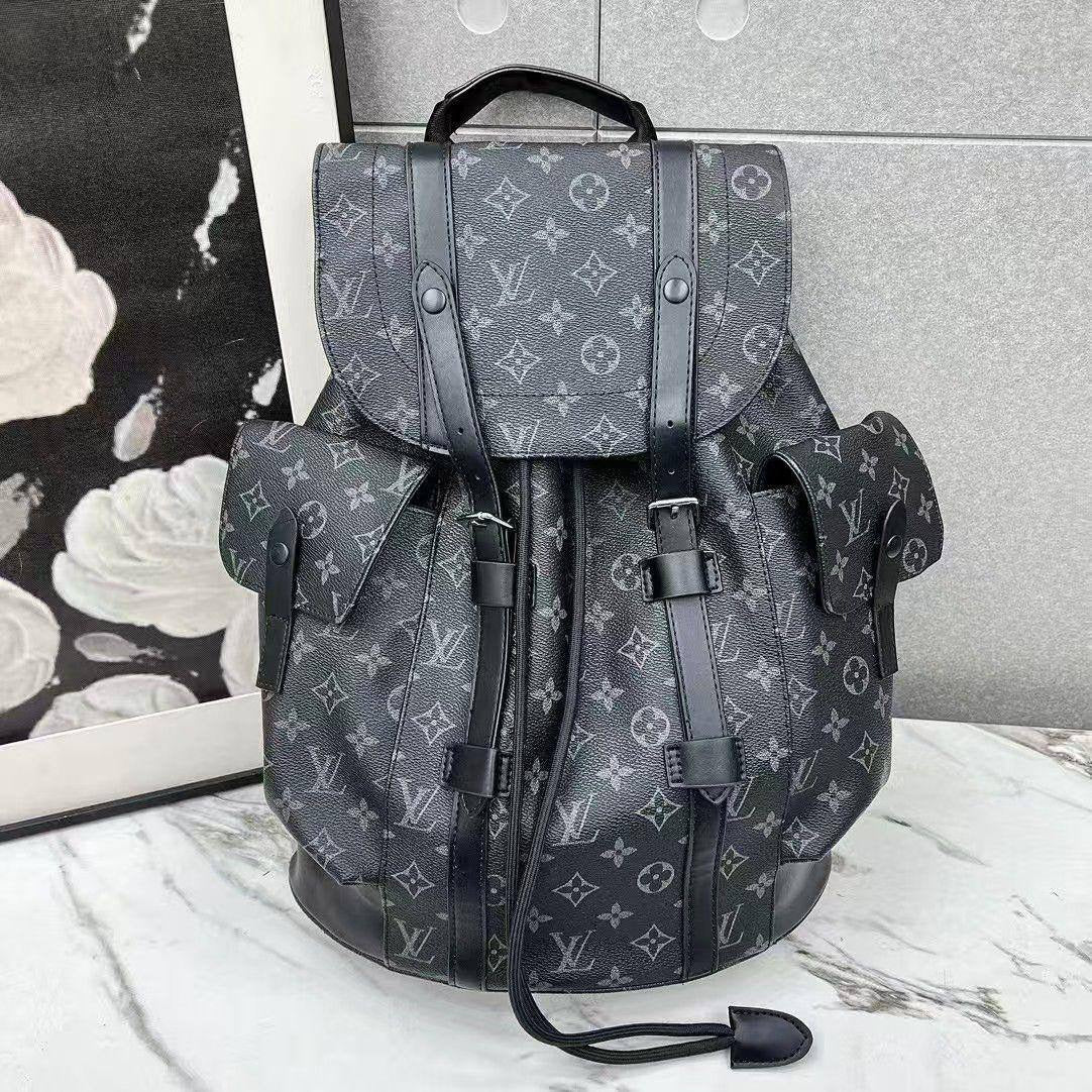 Goyard / LV backpack 
Size : 42 * 32 * 13 cm
120 dhs🇦🇪
Zain115
♥️♥️♥️