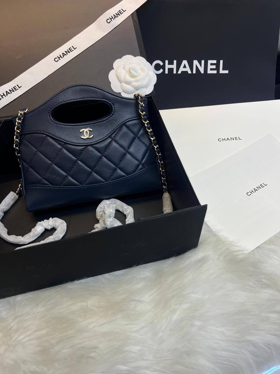 CHANEL 💕💕✨
Super master quality 🔥🔥
Available ✨💕💕
With full packing 📦🎀
For Price 👇 WTSP Text Zain 0568585901
Zain252
♥️♥️♥️