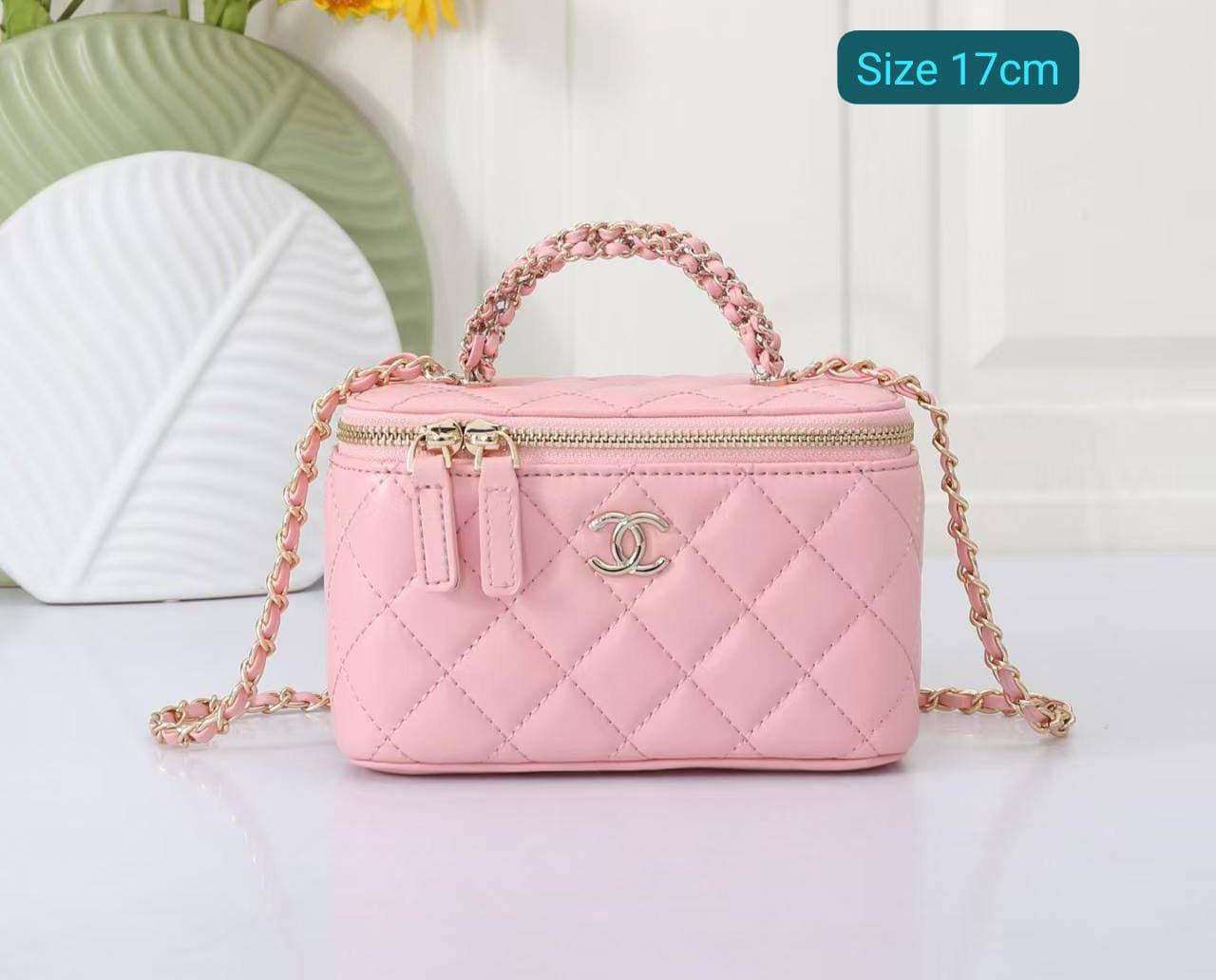 Chanel
Good quality 
with box 
🎁🎁🎁
95 dhs🇦🇪
Zain186
♥️♥️♥️