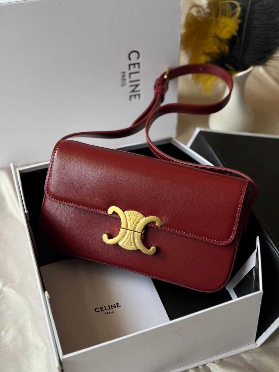 CELINE
20cm
330 dhs🇦🇪
Top quality 
With box🎁
Zain167
♥️♥️♥️