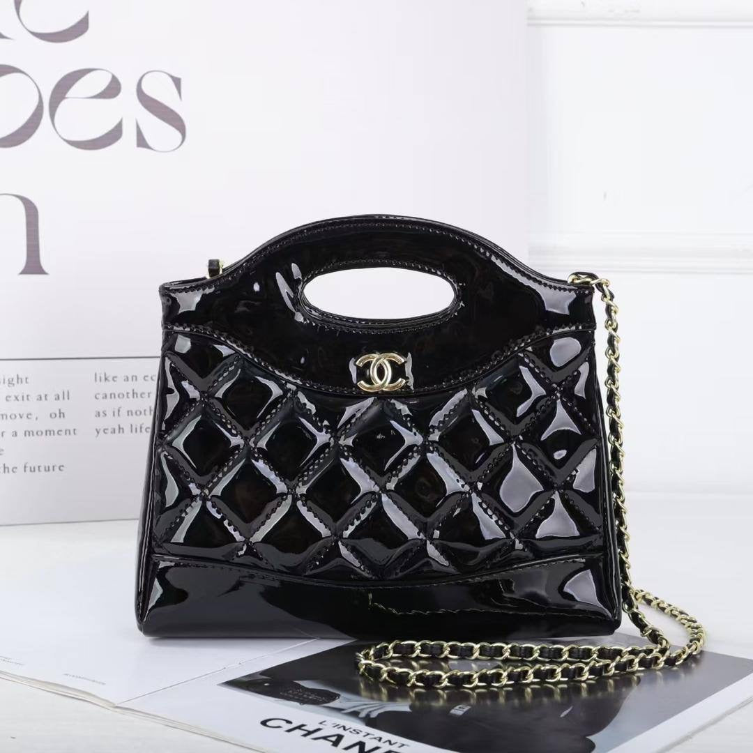Chanel
95 dhs🇦🇪
high quality 
With box
🎁🎁🎁
Zain217
♥️♥️♥️