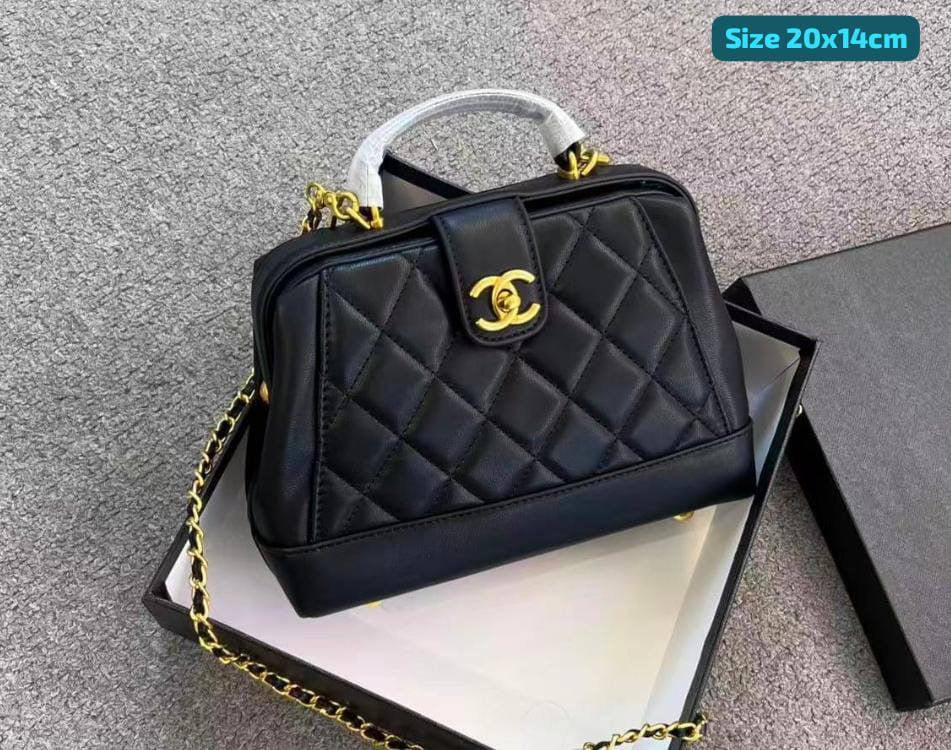 Chanel
Best quality 
with box’s 
🎁🎁🎁
120 dhs🇦🇪
size 20 cm
Zain158
♥️♥️♥️