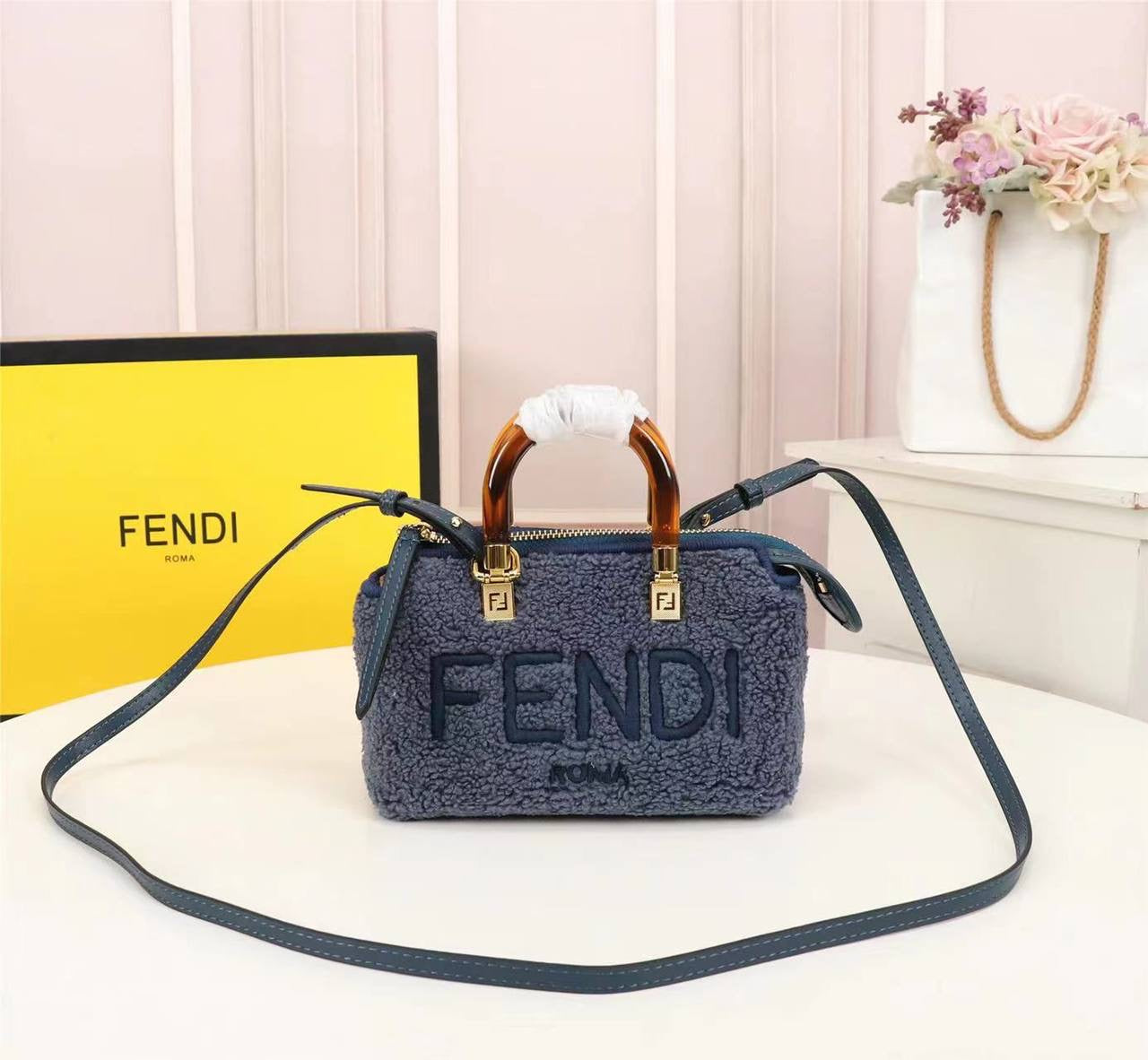 Fendi  Master
         17 Cm
200 dhs🇦🇪
Zain131
♥️♥️♥️