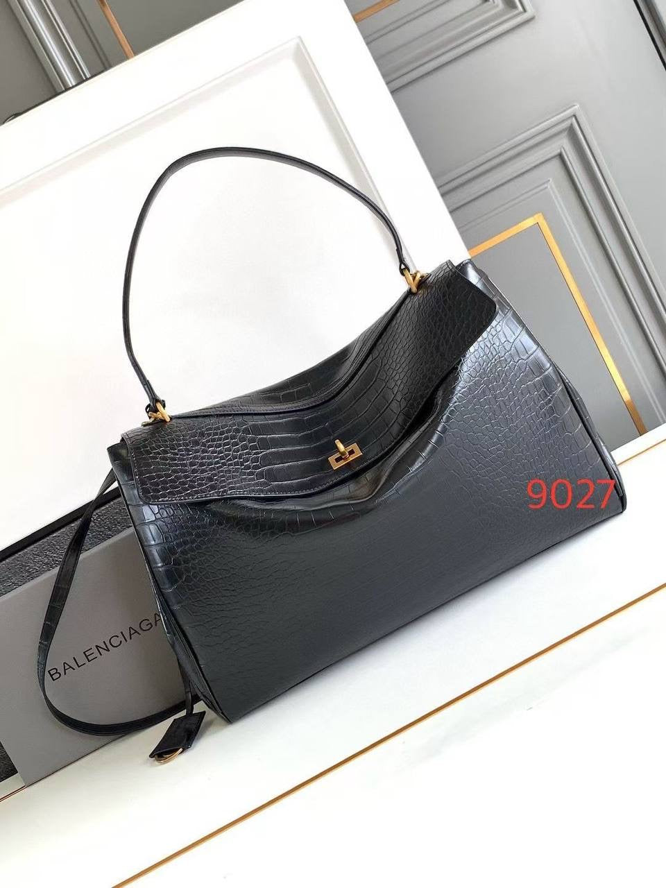 Balenciaga Master
#35cm offer 340 dhs🇦🇪
#41cm offer 350 dhs🇦🇪
Zain228
♥️♥️♥️