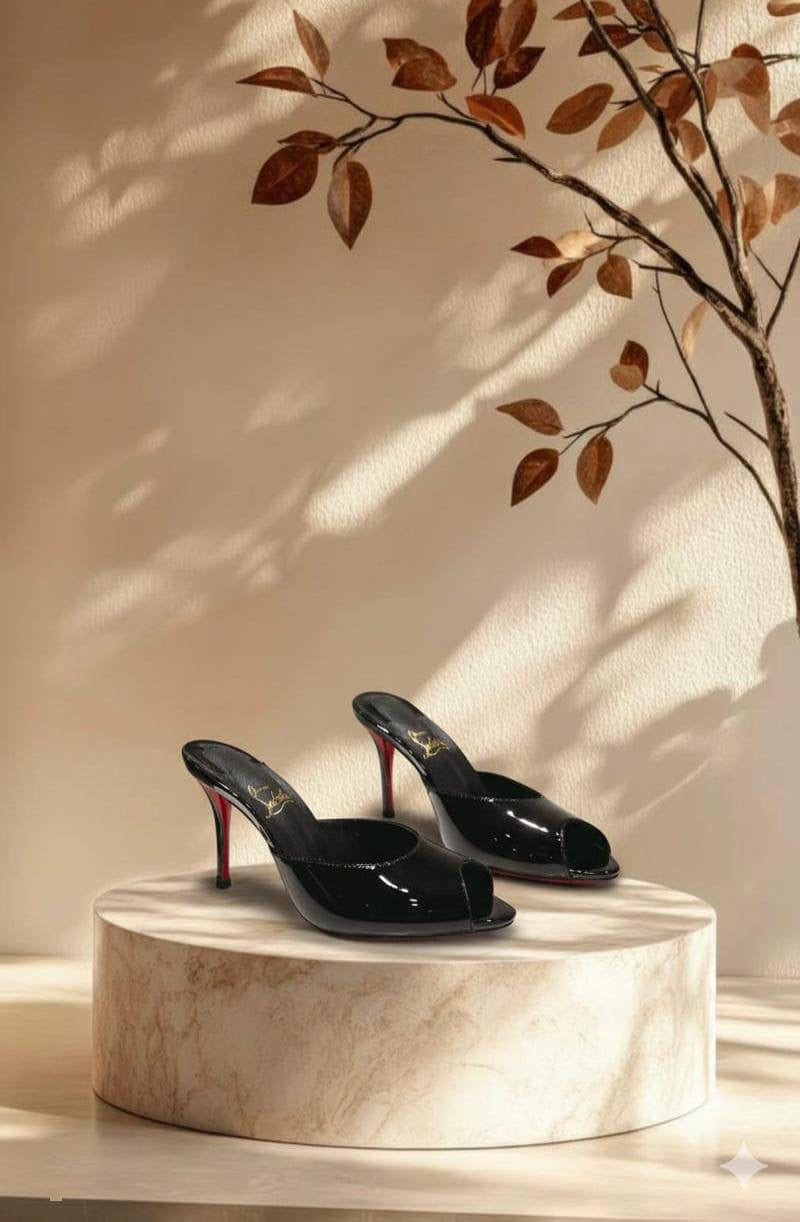 Christian Louboutin
🍁 *SIZE: 36 TO 41*🍁
270 dhs🪙
Zain224
♥️♥️♥️