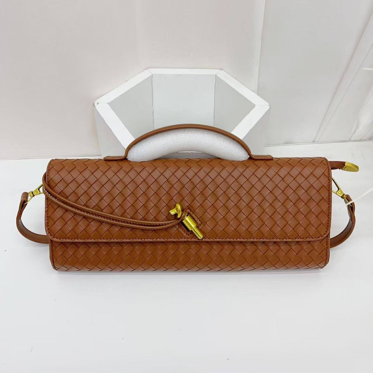 Bottega
65 dhs🇦🇪
Zain22
♥️♥️♥️