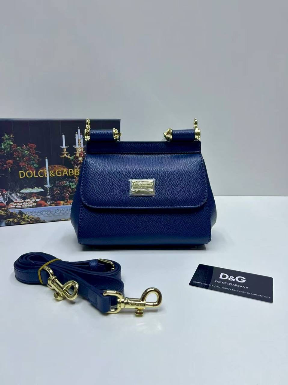 D&G
95 dhs🇦🇪
with box
🎁🎁🎁
size 18×10×16cm
Zain42
♥️♥️♥️