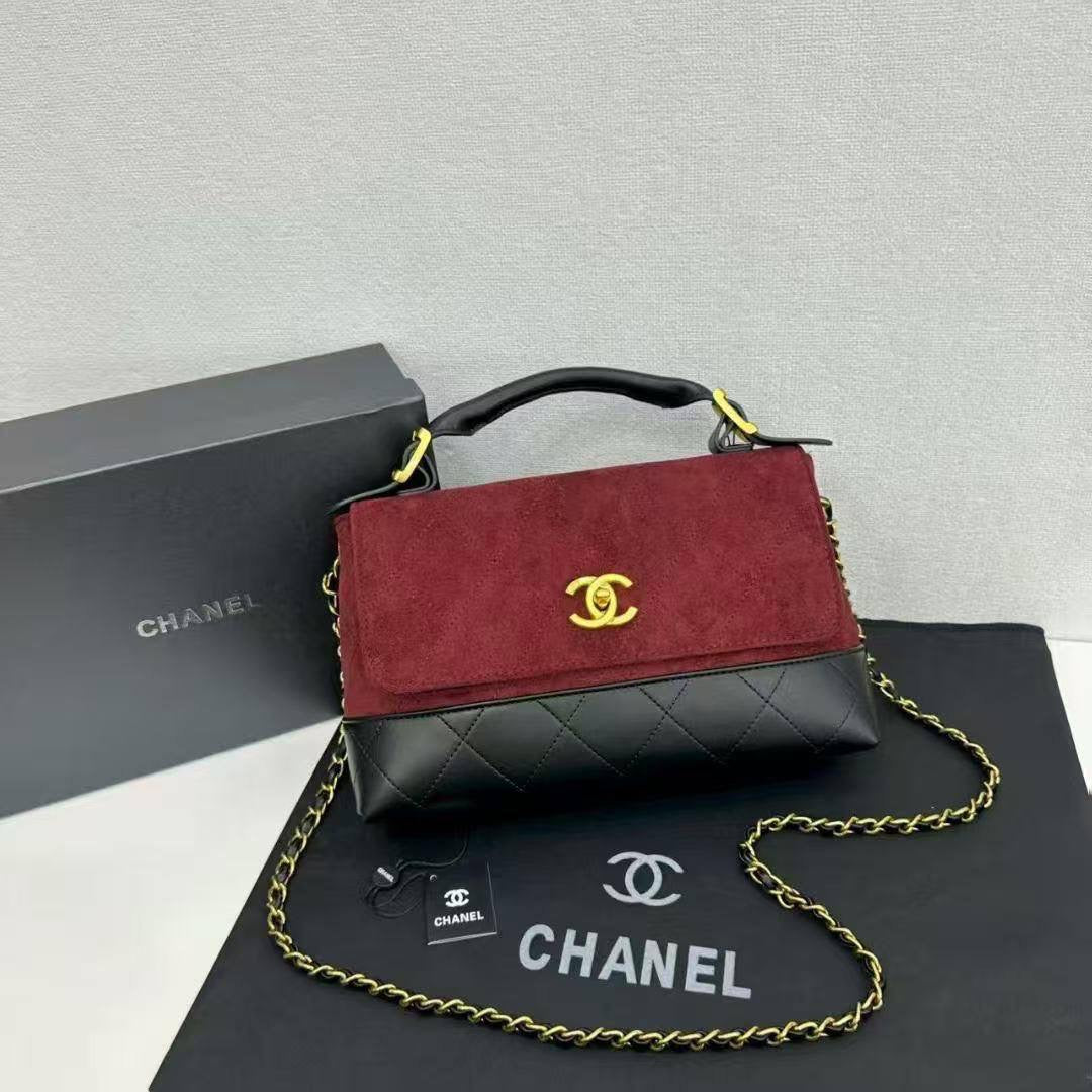 CHANEL 
NEW CAME GOOD QUALITY 
WITH BOX
🎁🎁🎁
110 dhs🇦🇪
Zain39
♥️♥️♥️