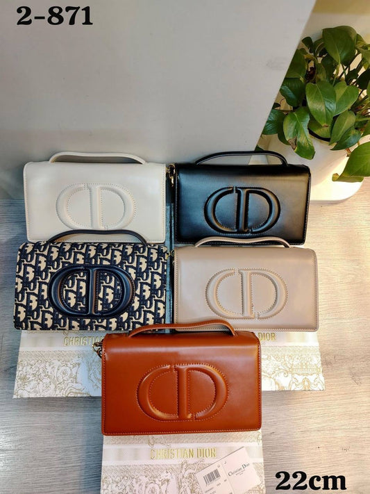 Dior 
100 dhs🇦🇪
good quality 
with box
🎁🎁🎁
Zain107
♥️♥️♥️