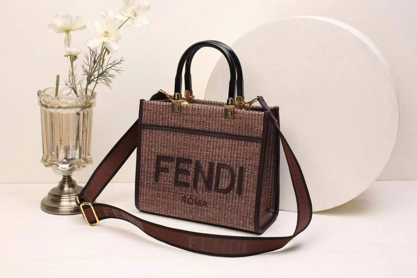 FENDI sᴜɴsʜɪɴᴇ
ᴍɪɴɪ ᴛᴏᴛᴇ ʙᴀɢ
ʀᴀᴛᴛᴀɴ ᴛᴡᴇᴇᴅs ᴍᴀᴛᴇʀɪᴀʟ
ᴡɪᴛʜ ʟᴏɴɢ ʙᴇʟᴛ sᴛʀᴀᴘ
sɪᴢᴇ : 26 cm
95 dhs🇦🇪
Zain31
♥️♥️♥️