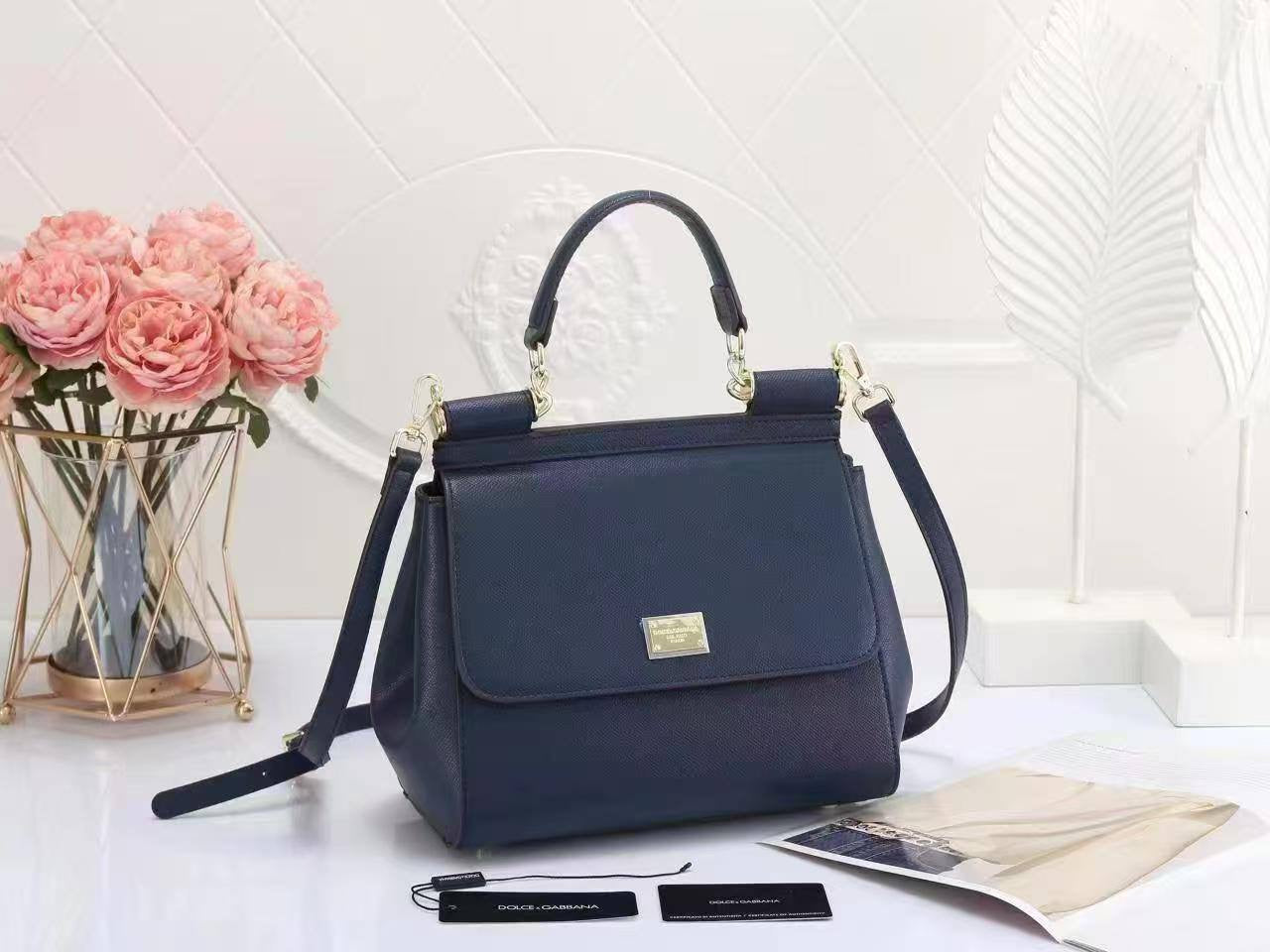 Dolce & Gabbana 
Size : 25 * 22 * 13 cm
120 dhs🇦🇪
with box 
🎁🎁🎁
Zain115
♥️♥️♥️