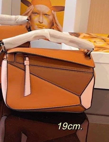 LOEWE 
WITH BOX 
🎁🎁🎁
130 dhs🇦🇪
Zain39
♥️♥️♥️