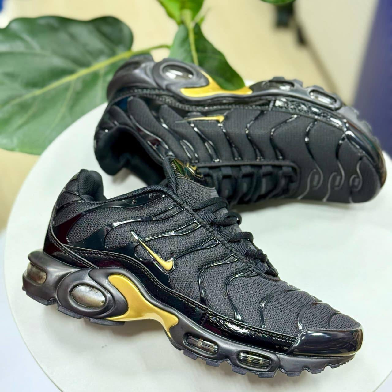 Airmax TN - Airmax 97
Size 40 to 45 
120 dhs🇦🇪
Zain27
♥️♥️♥️