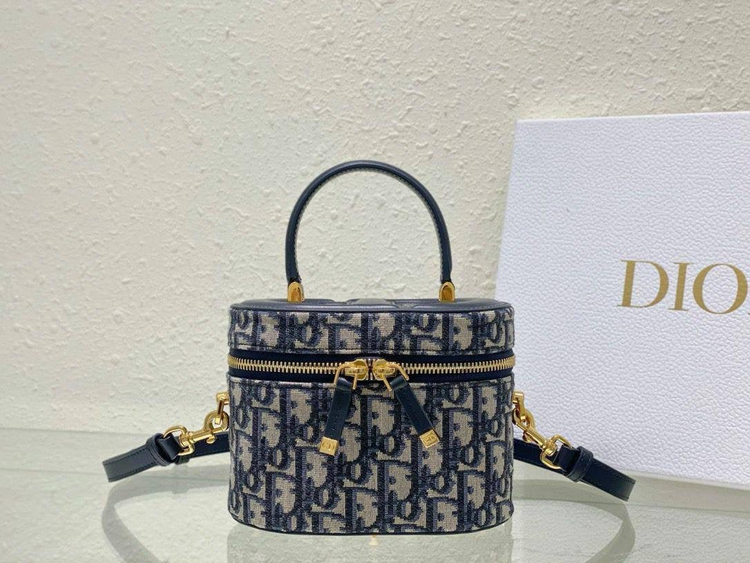 Super Master ++++++
Top Quality 
High Price Bags 
For Price 👇 WTSP Text Zain 0568585901
Zain255
♥️♥️♥️