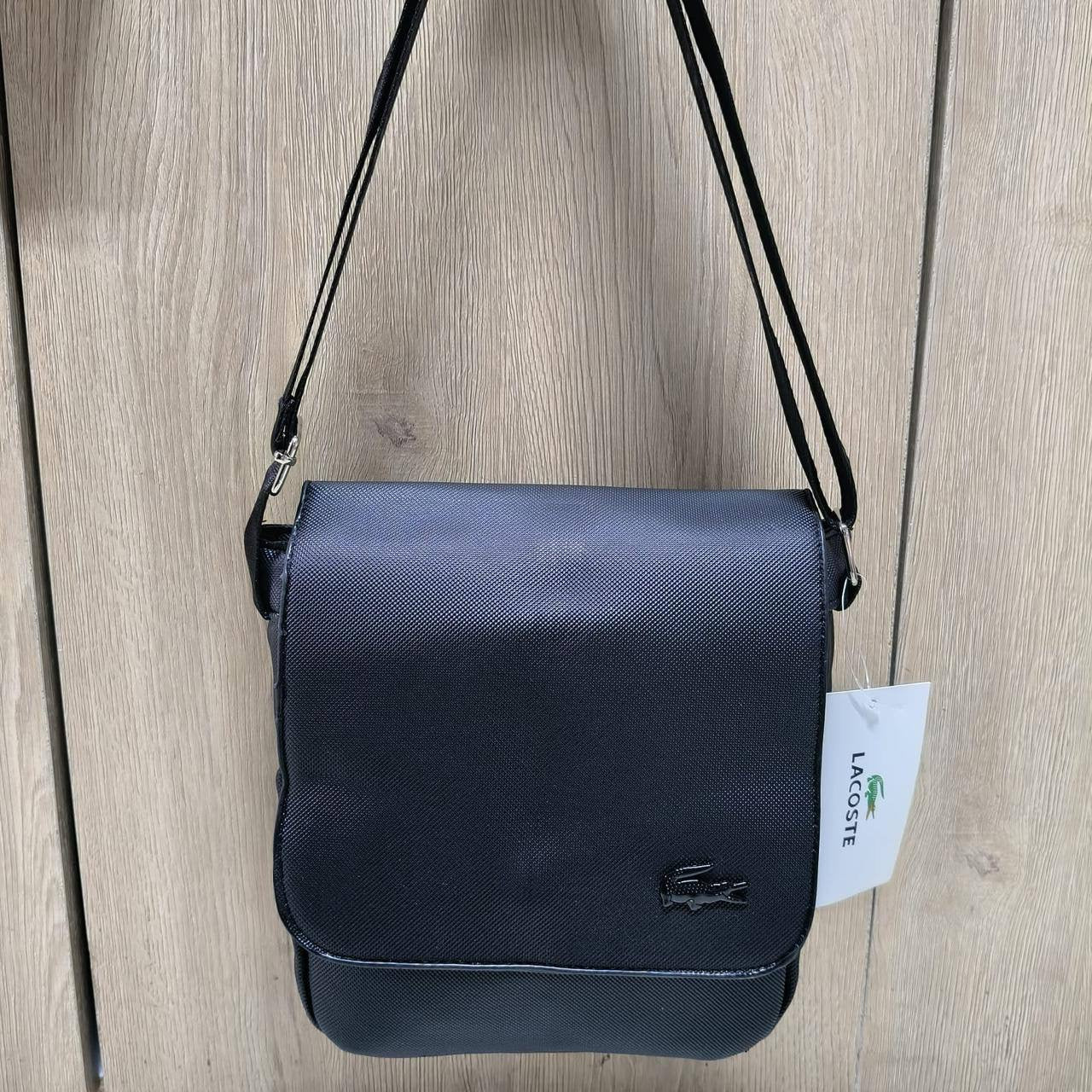 LACOSTE Bag 
GOOD quality 
40 dhs🇦🇪
Zain40
♥️♥️♥️