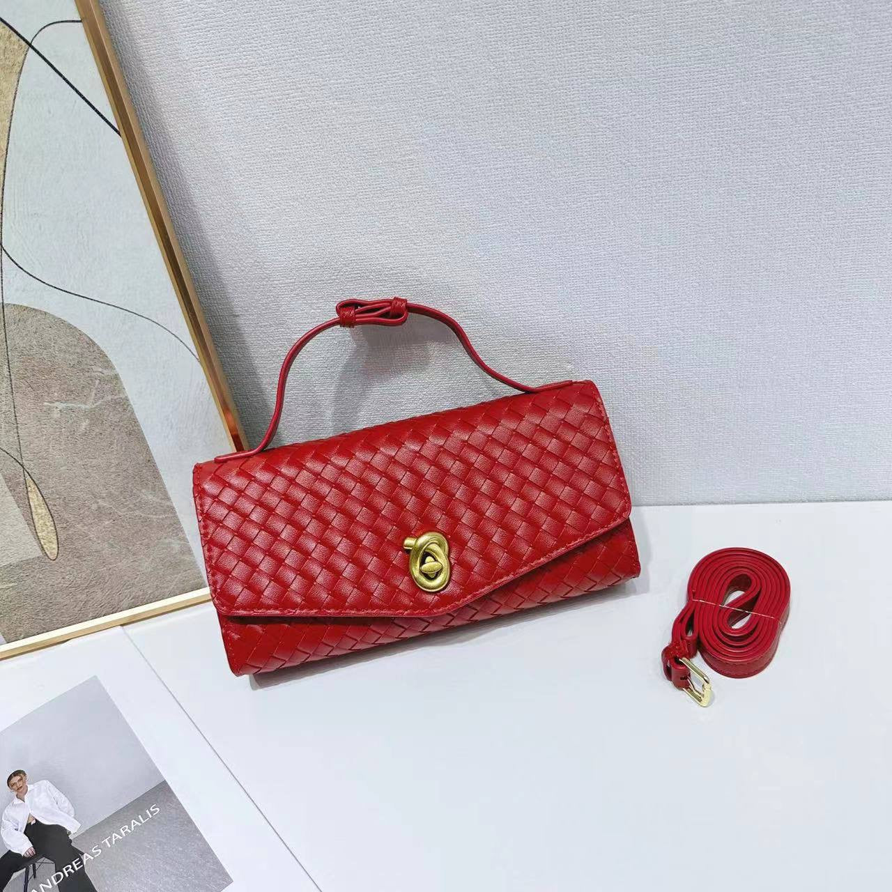 Bottega
WITH BOX 
🎁🎁🎁
95 dhs🇦🇪
Zain154
♥️♥️♥️
