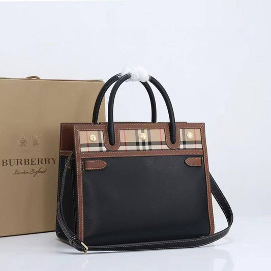 Burberry Master 
340 dhs🇦🇪
#32cm
Zain228
♥️♥️♥️
