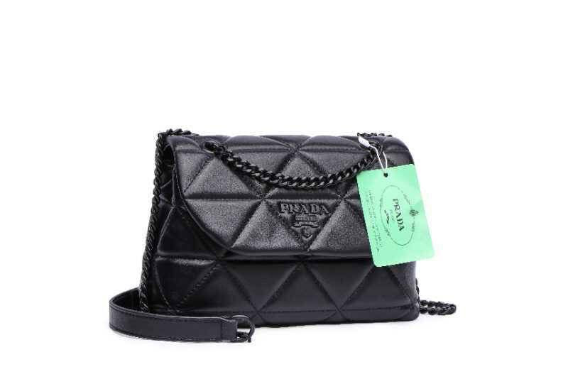PRADA 
90 dhs🇦🇪
with box
🎁🎁🎁
Zain90
♥️♥️♥️