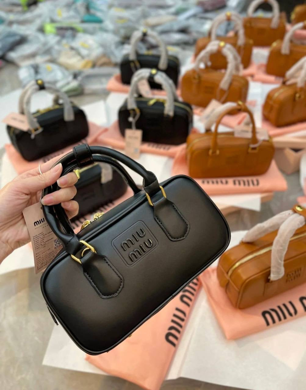 Miu Miu 
good quality, 
comes with box, 🎁
size  23* 13 cm 
100 dhs🇦🇪
Zain12
♥️♥️♥️