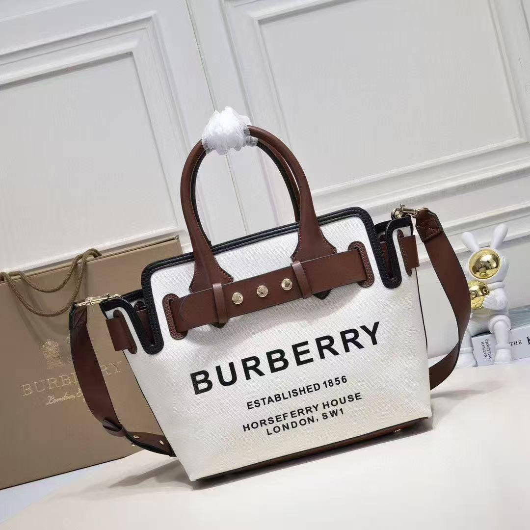 Burberry 
350 dhs🇦🇪
#29cm
Zain228
♥️♥️♥️