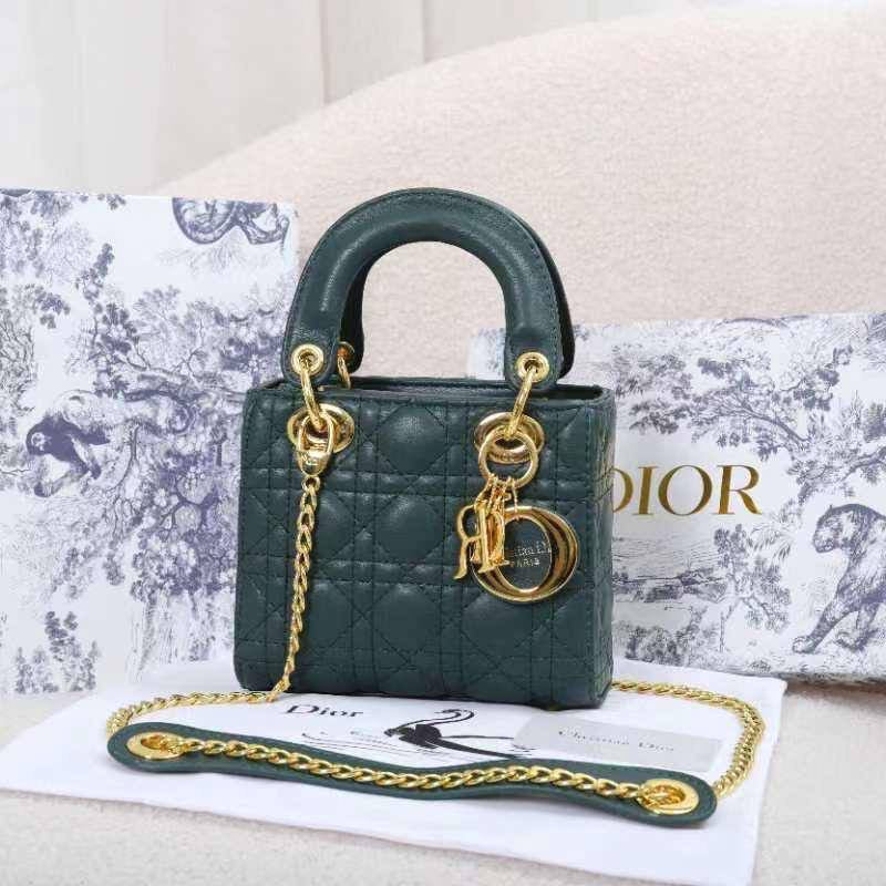 Dior
100 dhs🇦🇪
with box
🎁🎁🎁
size 17cm
Zain26
♥️♥️♥️