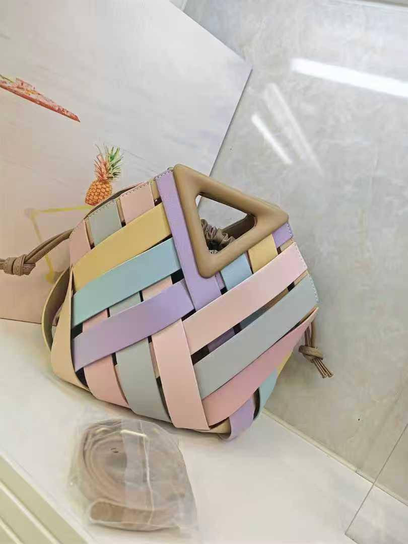 Bottega
WITH PAPAR BAG 
120 dhs🇦🇪
Zain154
♥️♥️♥️