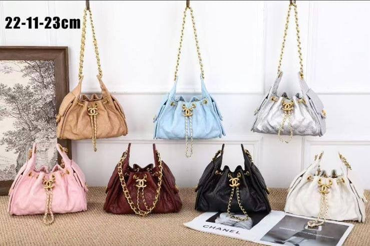 CHANEL 
Good Quality
22×11×23 CM 
with box
🎁🎁🎁
110 dhs🇦🇪
Zain95
♥️♥️♥️