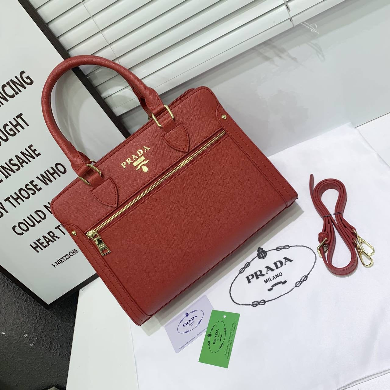 Chanel -Prada -Gucci -Versace 
100 dhs🇦🇪
Zain161
♥️♥️♥️