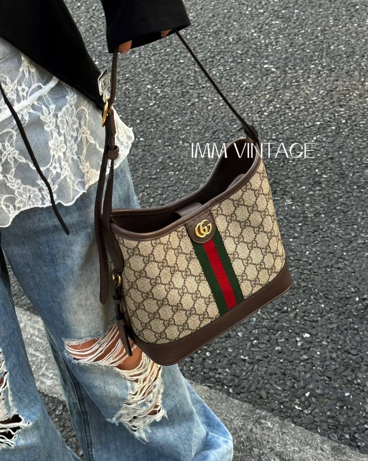 GUCCI
 COPY ONE NEW CAME
BIG SIZE (WITHOUT BOX)      
140 dhs🇦🇪
SMALL SIZE WITH BOX🎁
130 dhs🇦🇪
Zain39
♥️♥️♥️