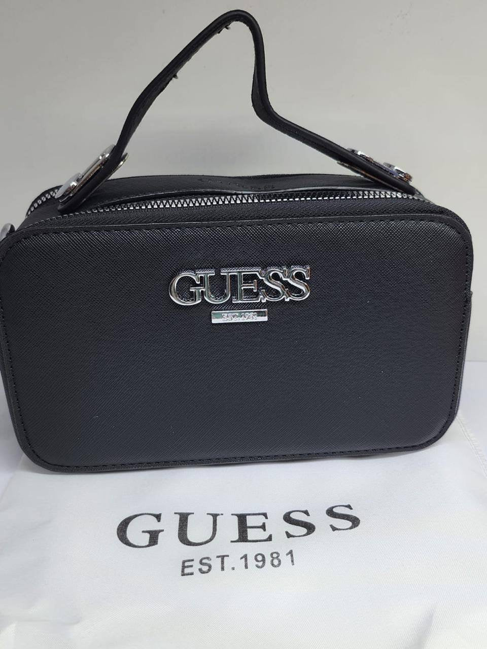 Guess 
Size : 19 * 11 * 7 cm
60 dhs🇦🇪
with box
🎁🎁🎁
Zain115
♥️♥️♥️