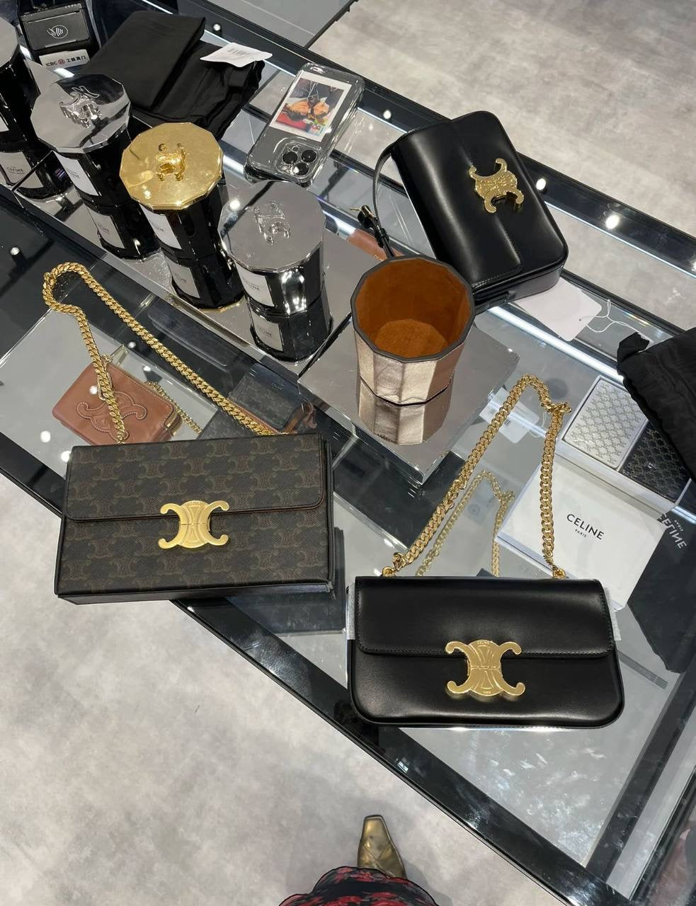 Celine
90 dhs🇦🇪
Good quality
 with box
🎁🎁🎁
Zain35
♥️♥️♥️