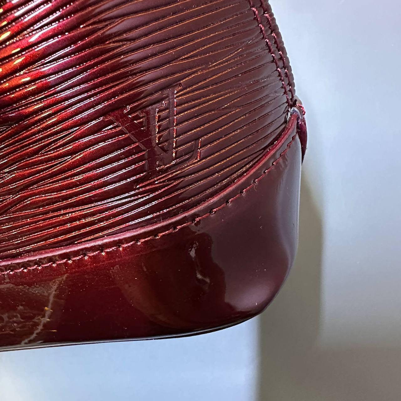 LV
GOOD QUALITY 
WITH BOX 
🎁🎁🎁
105 dhs🇦🇪
Zain39
♥️♥️♥️