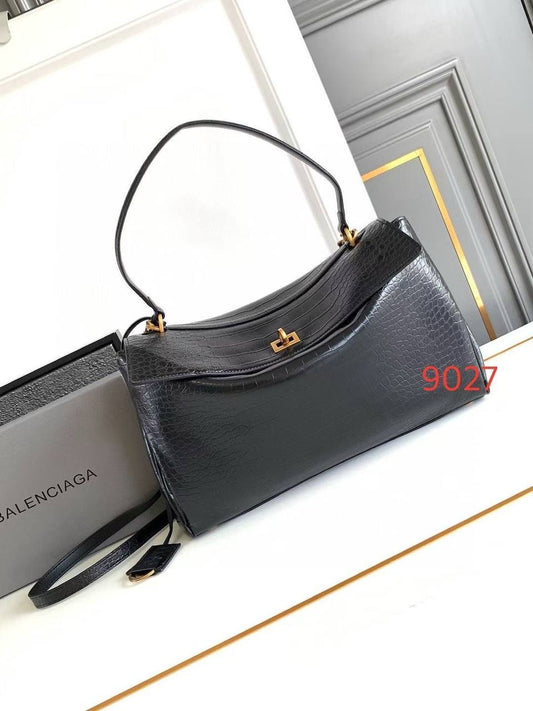 Balenciaga Master
#35cm offer 340 dhs🇦🇪
#41cm offer 350 dhs🇦🇪
Zain228
♥️♥️♥️