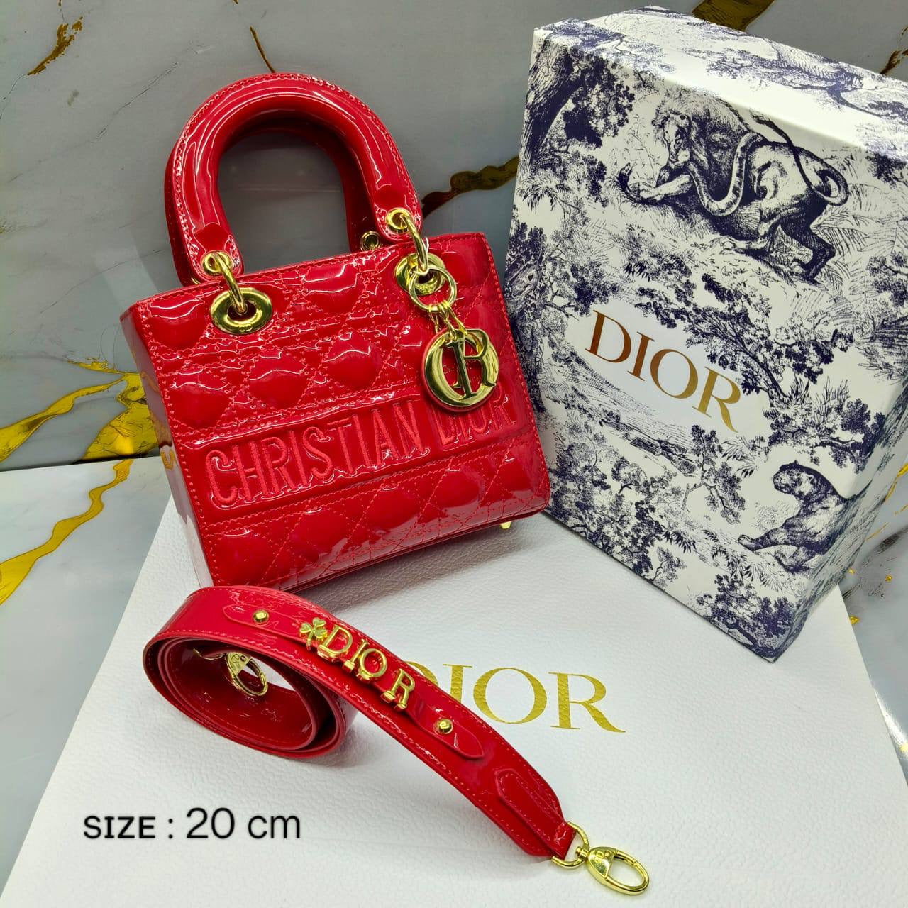 Dior
ɢʟᴏssʏ ᴍᴀᴛᴇʀɪᴀʟ ᴛʏᴘᴇ
ᴇᴍʙʀᴏɪᴅᴇᴅ LOGO 
sɪᴢᴇ : 20 cm
ᴡɪᴛʜ BOX
🎁🎁🎁
105 dhs🇦🇪
Zain31
♥️♥️♥️